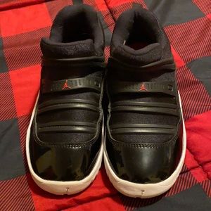 Boys Jordan 11 retro little Flex